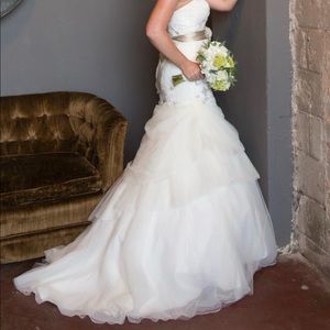 David’s Bridal ivory wedding dress with sash